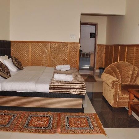 Himalaya Mount View Resort Uttarakhand Каусані Екстер'єр фото