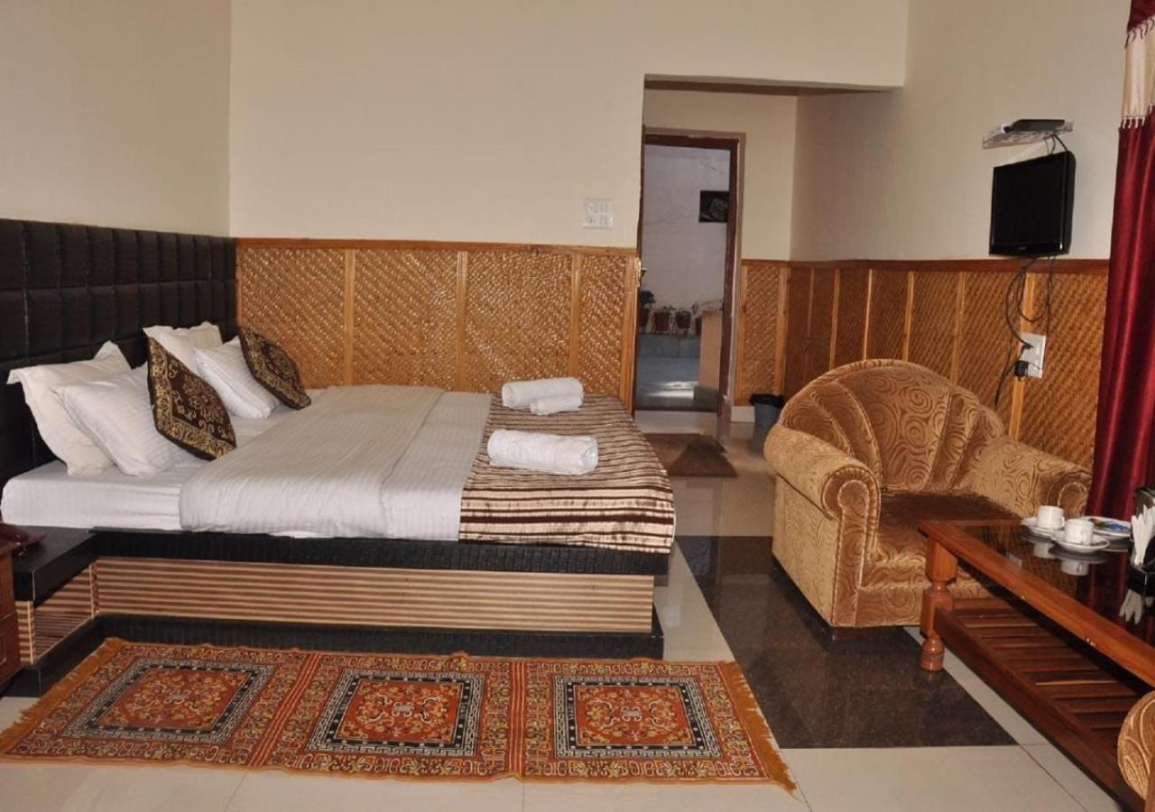 Himalaya Mount View Resort Uttarakhand Каусані Екстер'єр фото