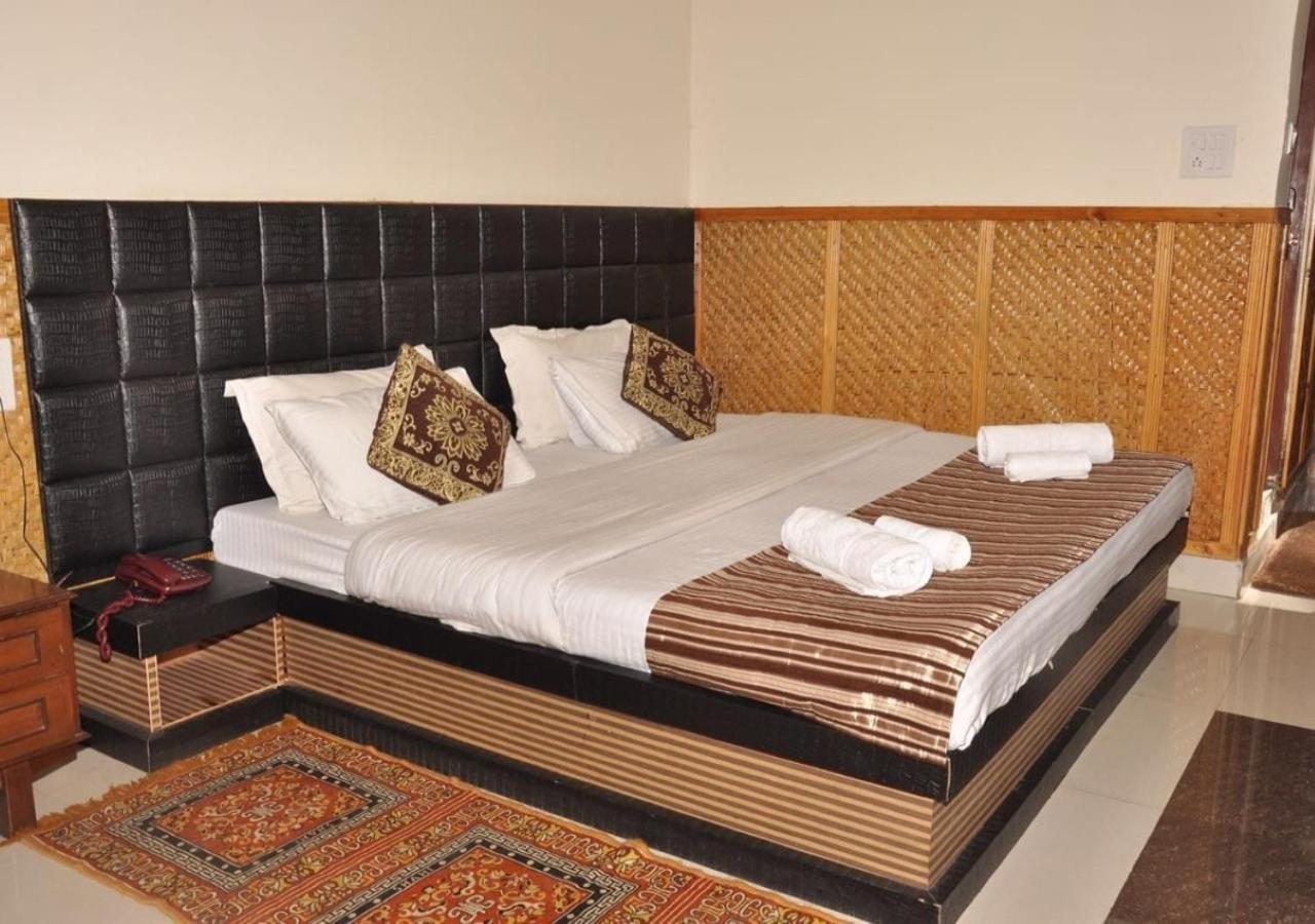 Himalaya Mount View Resort Uttarakhand Каусані Екстер'єр фото